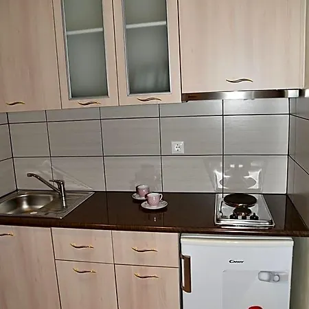 Keti Kapri 3* Pláka